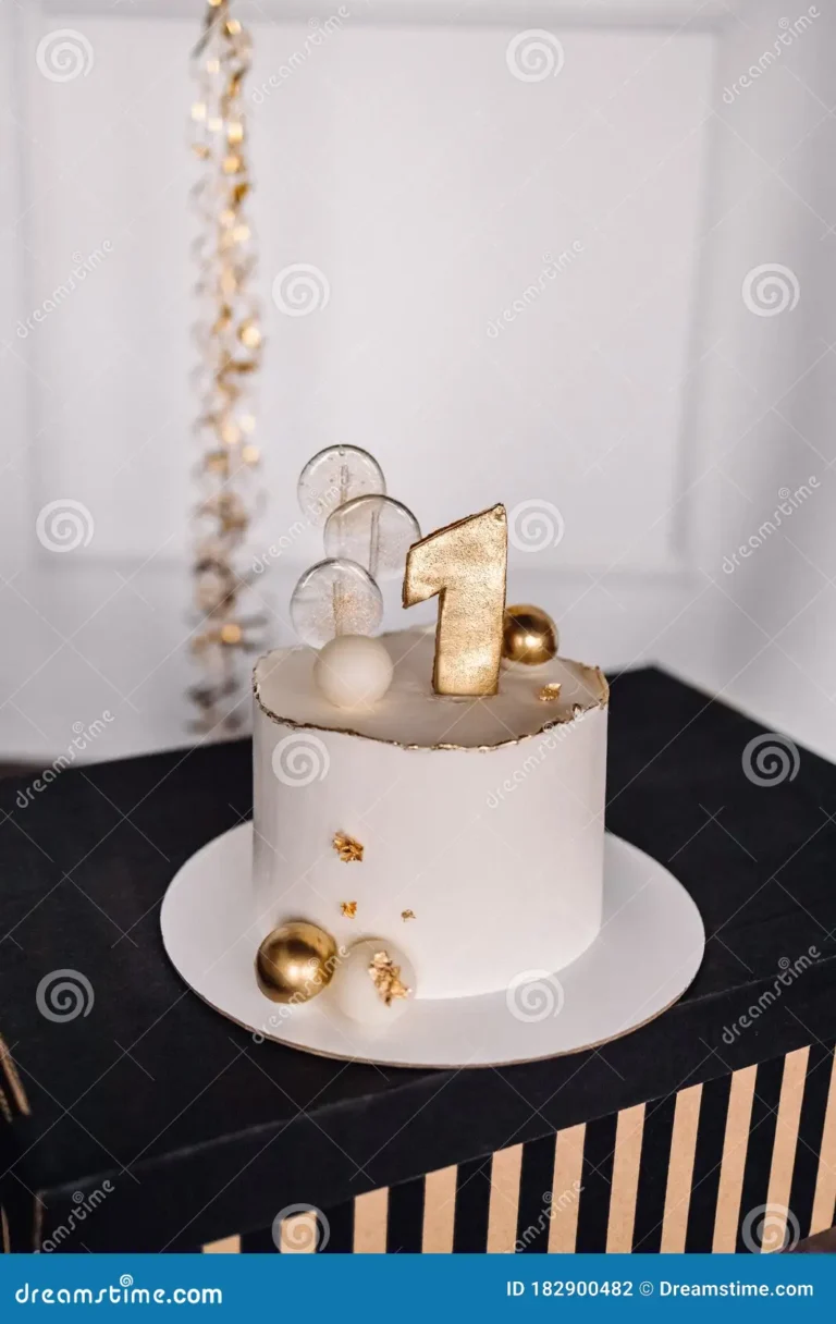 pastel-de-primer-año-cumpleaños-con-el-número-uno-torta-dorada-para-niños-y-sus-padres-182900482