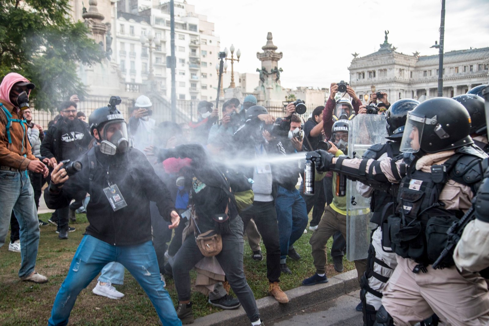 22-represion
