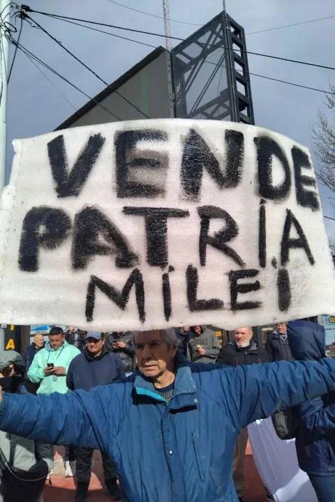 milei vendepatria